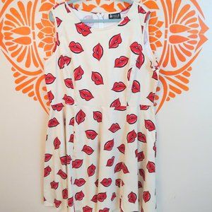 Lady Vintage Sleeveless Lips Swing Dress 24W